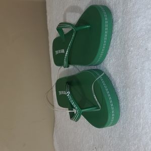 TRUE RELIGION Flip Flops